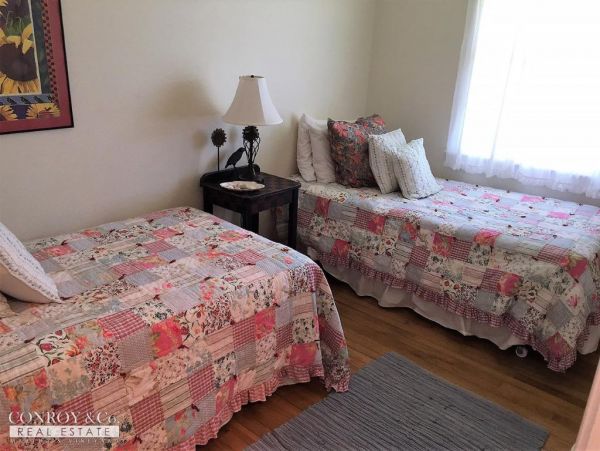 Cape Cod Home 994439
