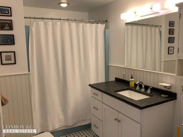 Cape Cod Home 994440
