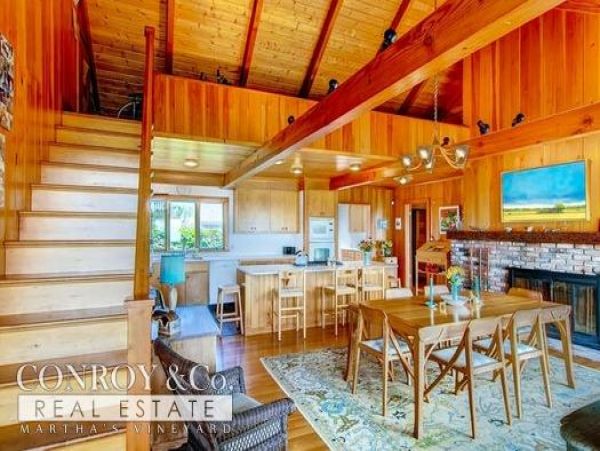 Cape Cod Home 994441