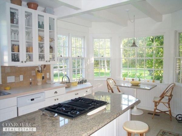 Cape Cod Home 994442