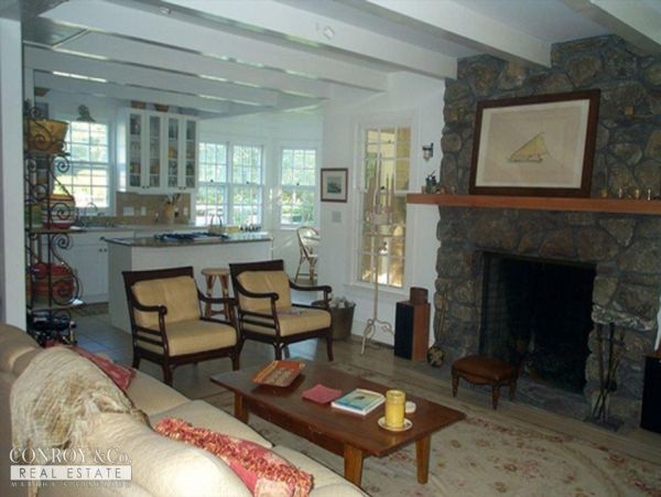 Cape Cod Home 994442