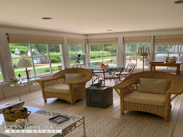 Cape Cod Home 994442