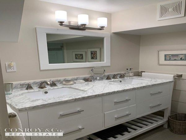 Cape Cod Home 994442