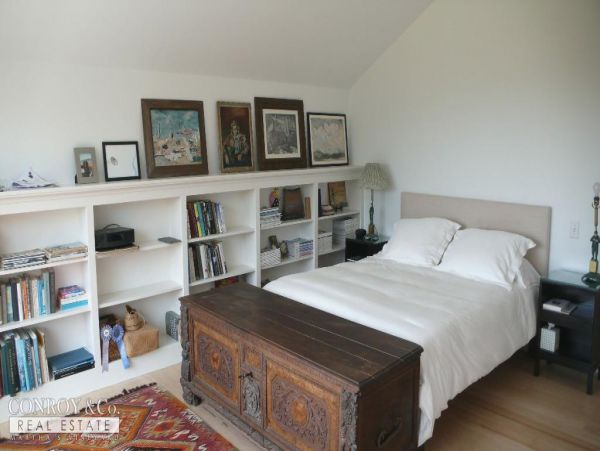 Cape Cod Home 994443