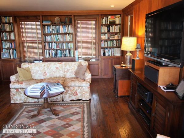Cape Cod Home 994444