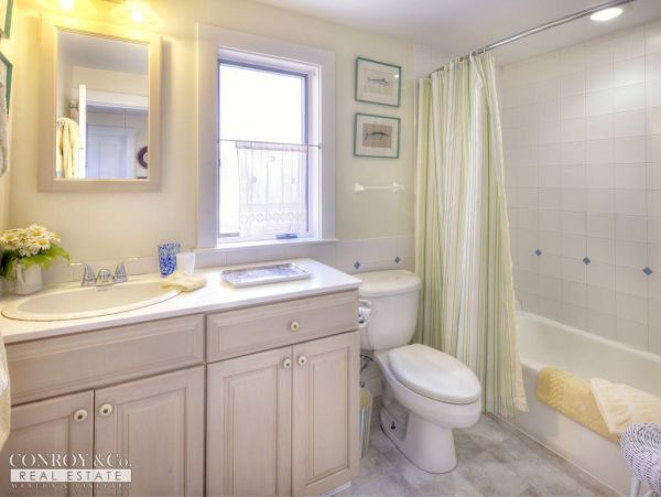 Cape Cod Home 994445