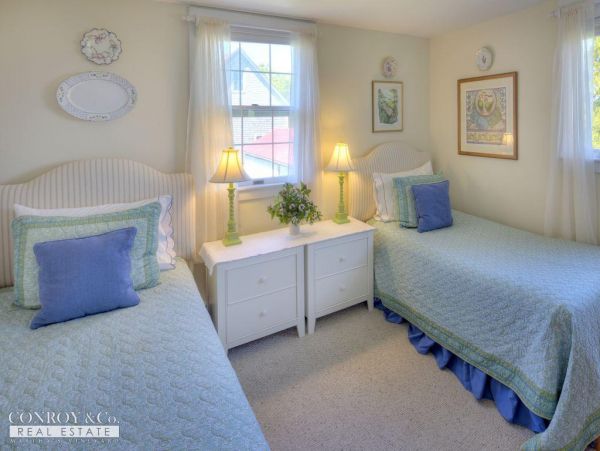 Cape Cod Home 994445