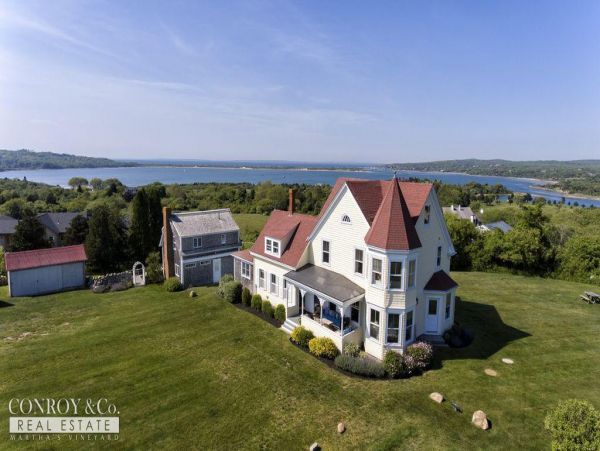 Cape Cod Home 994446