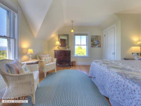 Cape Cod Home 994446