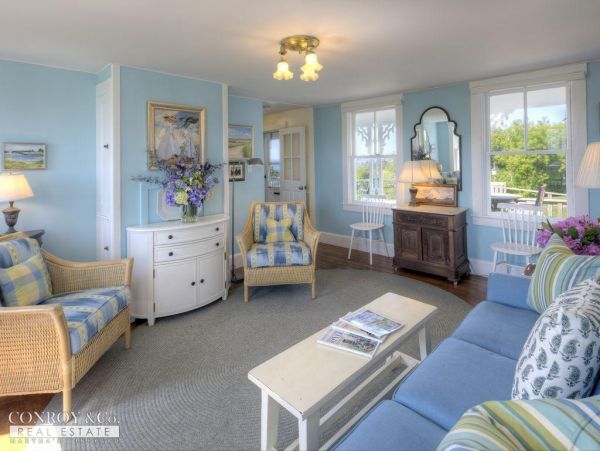 Cape Cod Home 994446
