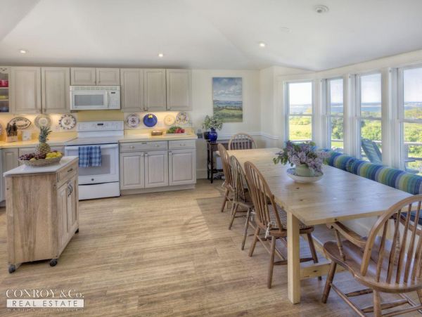 Cape Cod Home 994446