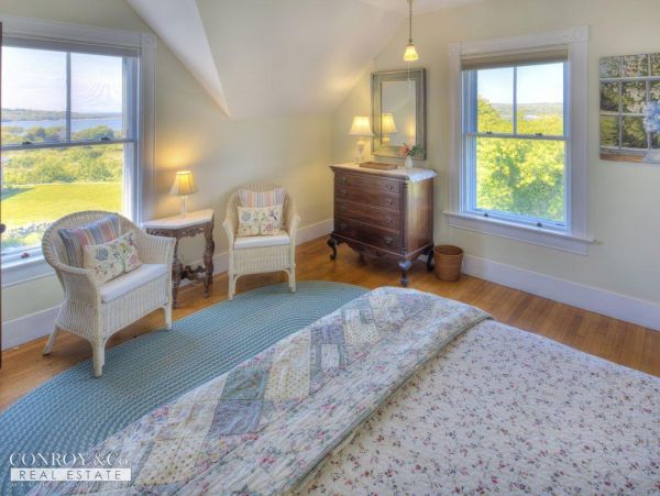 Cape Cod Home 994446
