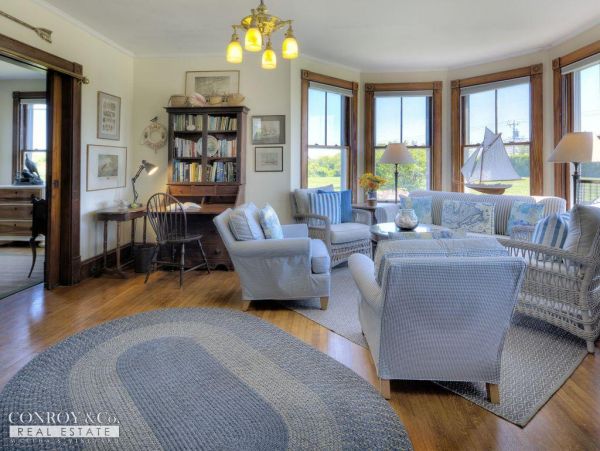 Cape Cod Home 994446