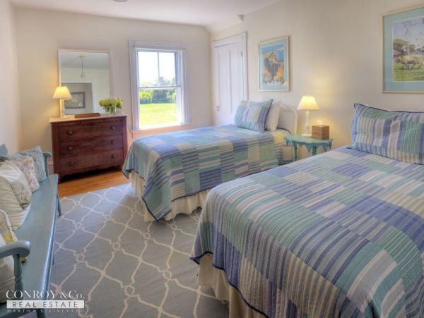 Cape Cod Home 994446