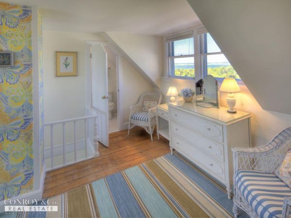 Cape Cod Home 994446