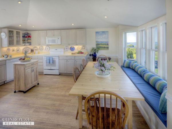 Cape Cod Home 994446