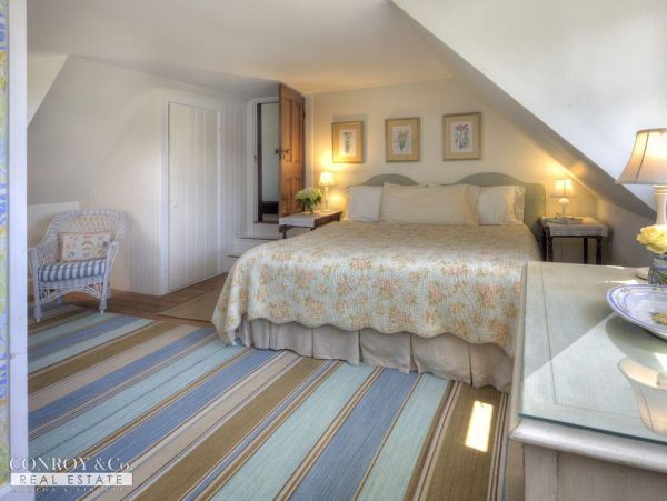 Cape Cod Home 994446