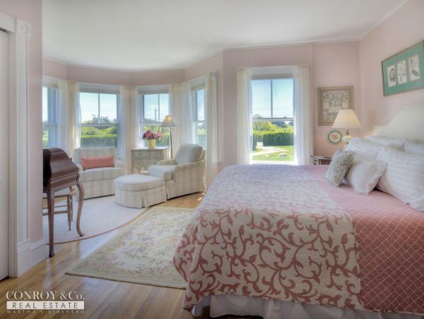 Cape Cod Home 994446