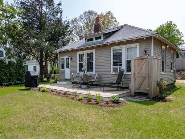 Cape Cod Home 994447