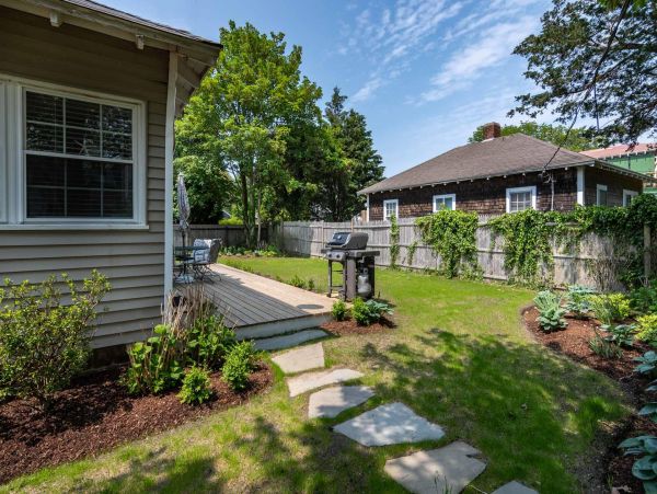 Cape Cod Home 994447
