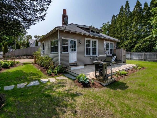 Cape Cod Home 994447
