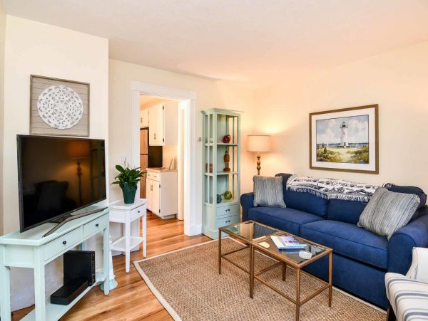 Cape Cod Home 994447