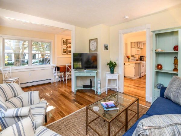Cape Cod Home 994447