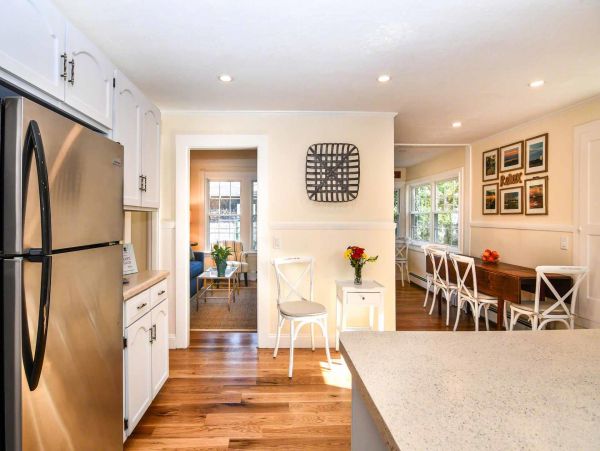 Cape Cod Home 994447