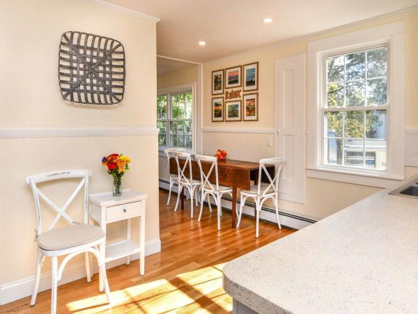 Cape Cod Home 994447