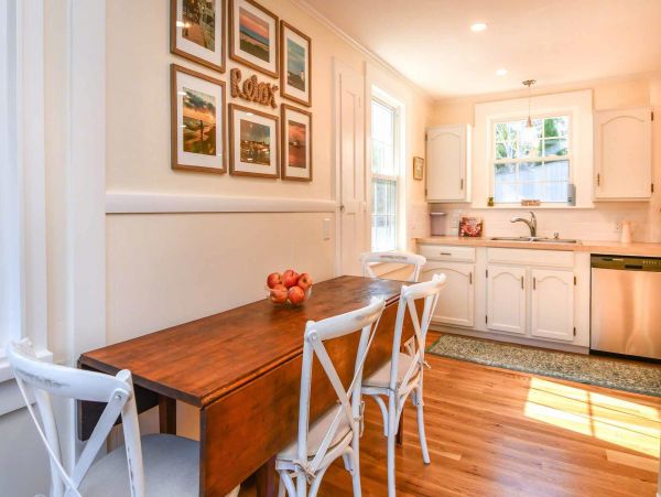 Cape Cod Home 994447