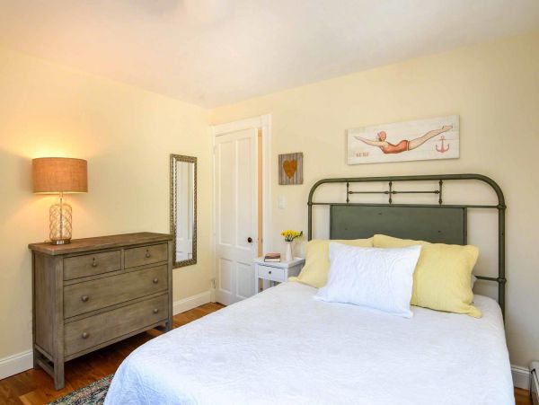 Cape Cod Home 994447
