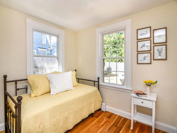 Cape Cod Home 994447