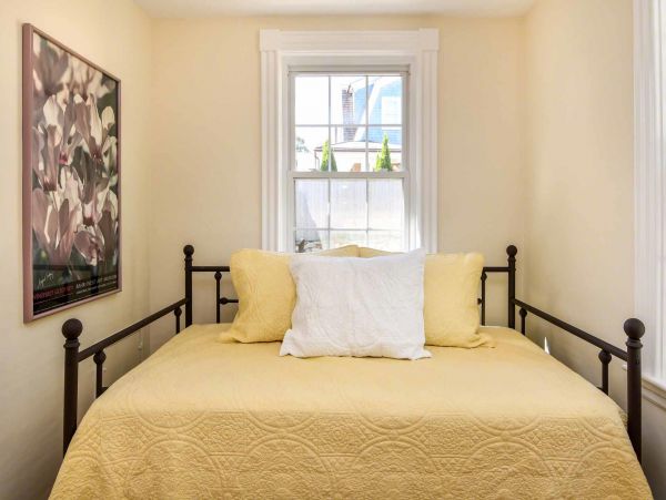 Cape Cod Home 994447