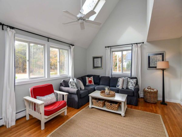 Cape Cod Home 994448
