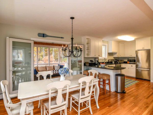 Cape Cod Home 994448
