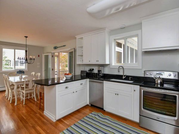 Cape Cod Home 994448