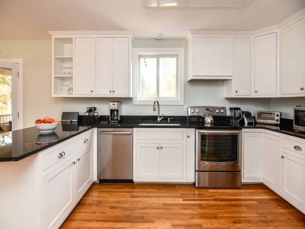 Cape Cod Home 994448