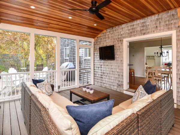 Cape Cod Home 994448