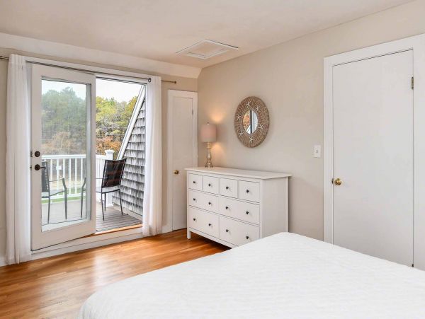 Cape Cod Home 994448