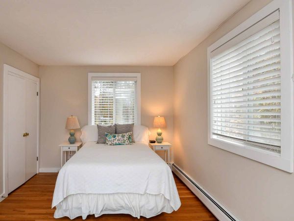 Cape Cod Home 994448