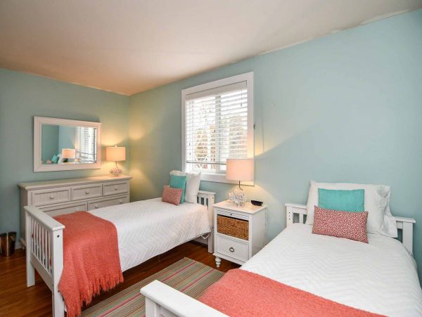 Cape Cod Home 994448
