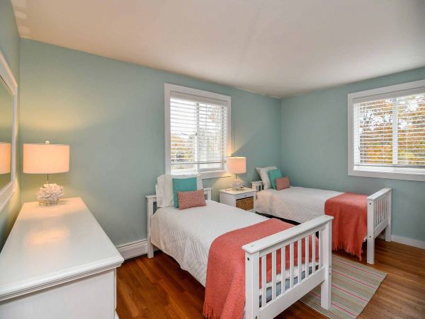 Cape Cod Home 994448