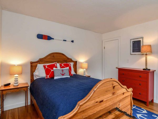Cape Cod Home 994448