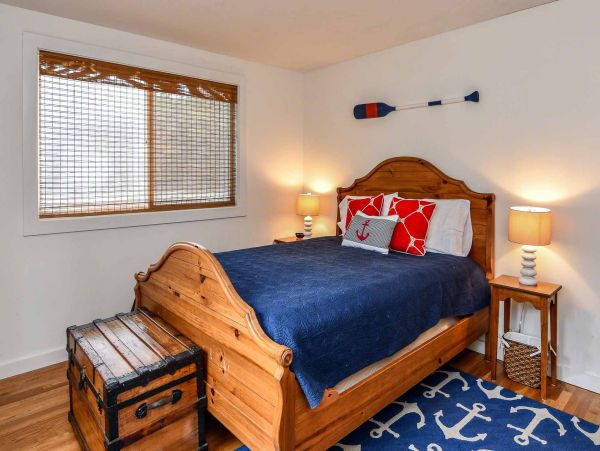 Cape Cod Home 994448