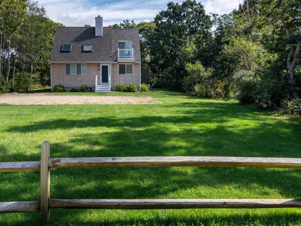 Cape Cod Home 994448