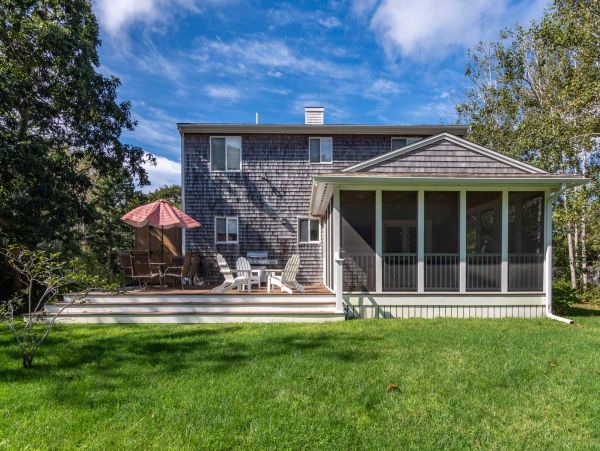 Cape Cod Home 994448