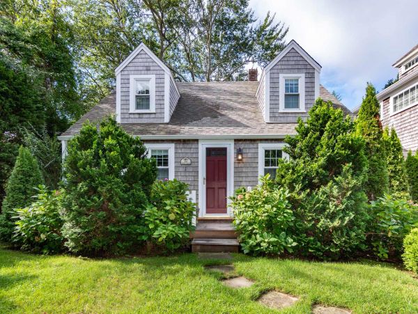 Cape Cod Home 994449
