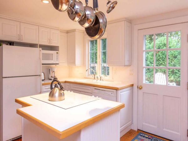 Cape Cod Home 994449