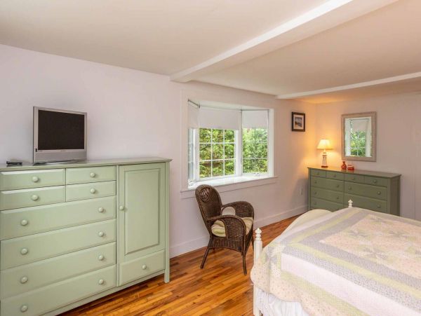 Cape Cod Home 994449