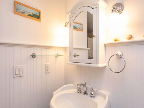 Cape Cod Home 994449